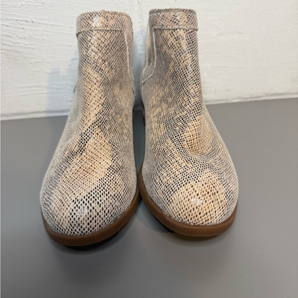 Women's Sorel Snake Print Ankle Boots NWOT - Picture 2 of 7